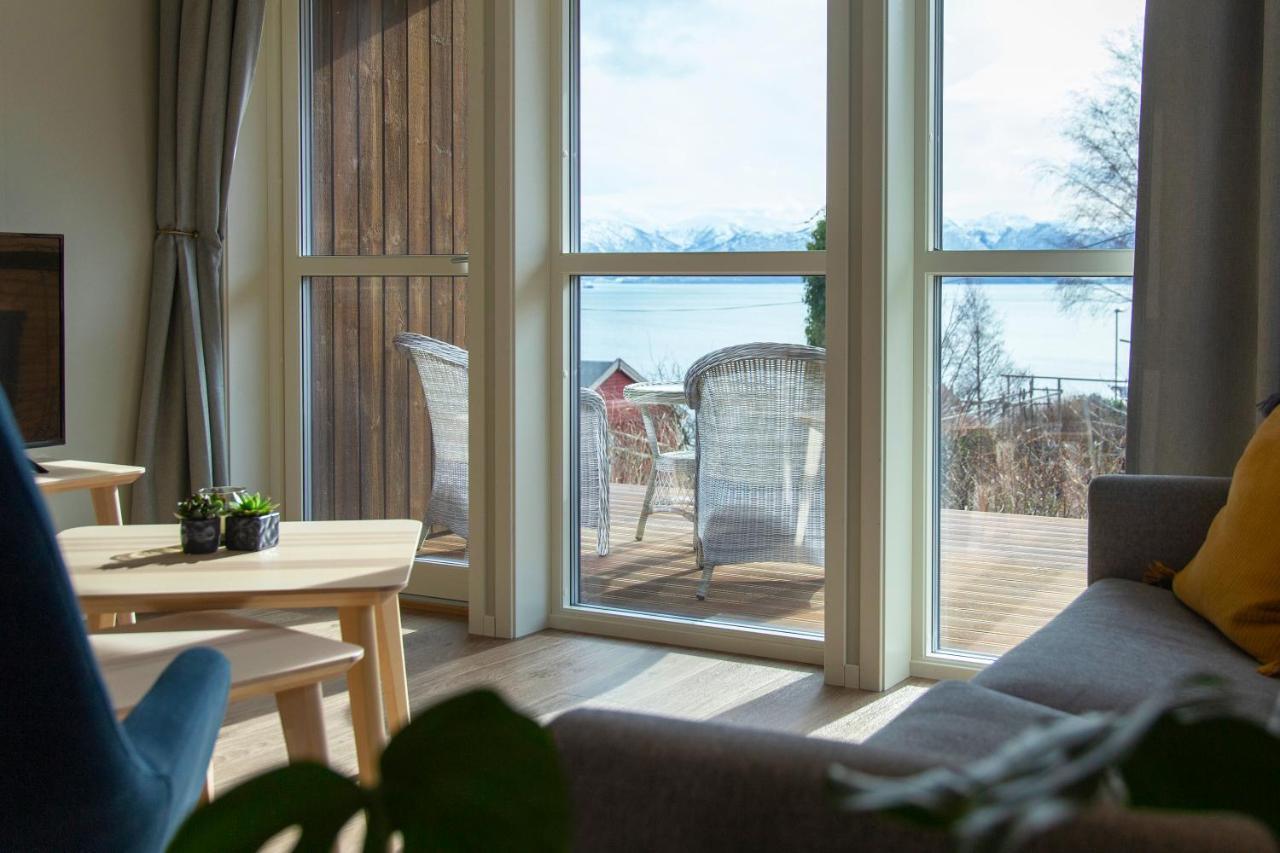 Lavik Fjord Hotel & Apartments エクステリア 写真